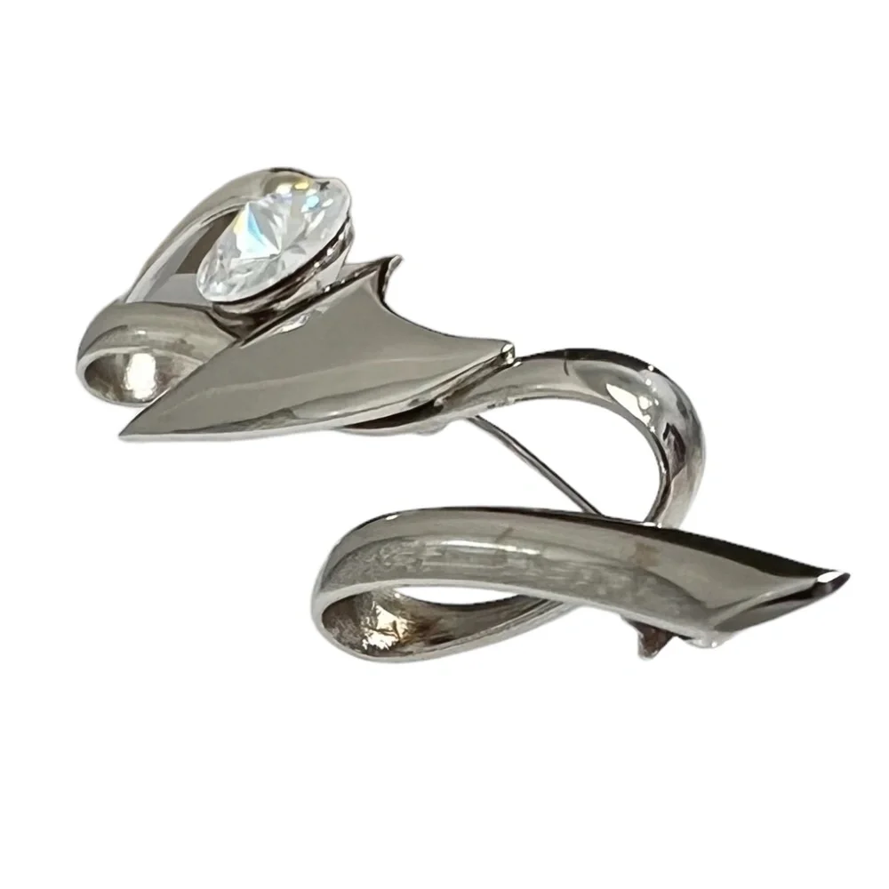 VINTAGE ARTISTIC SILVER TONE SQUIGGLE & CRYSTAL BROOCH